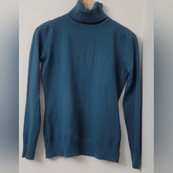OLKO - Turtleneck Sweater - Size S/M - Picture 2 of 7